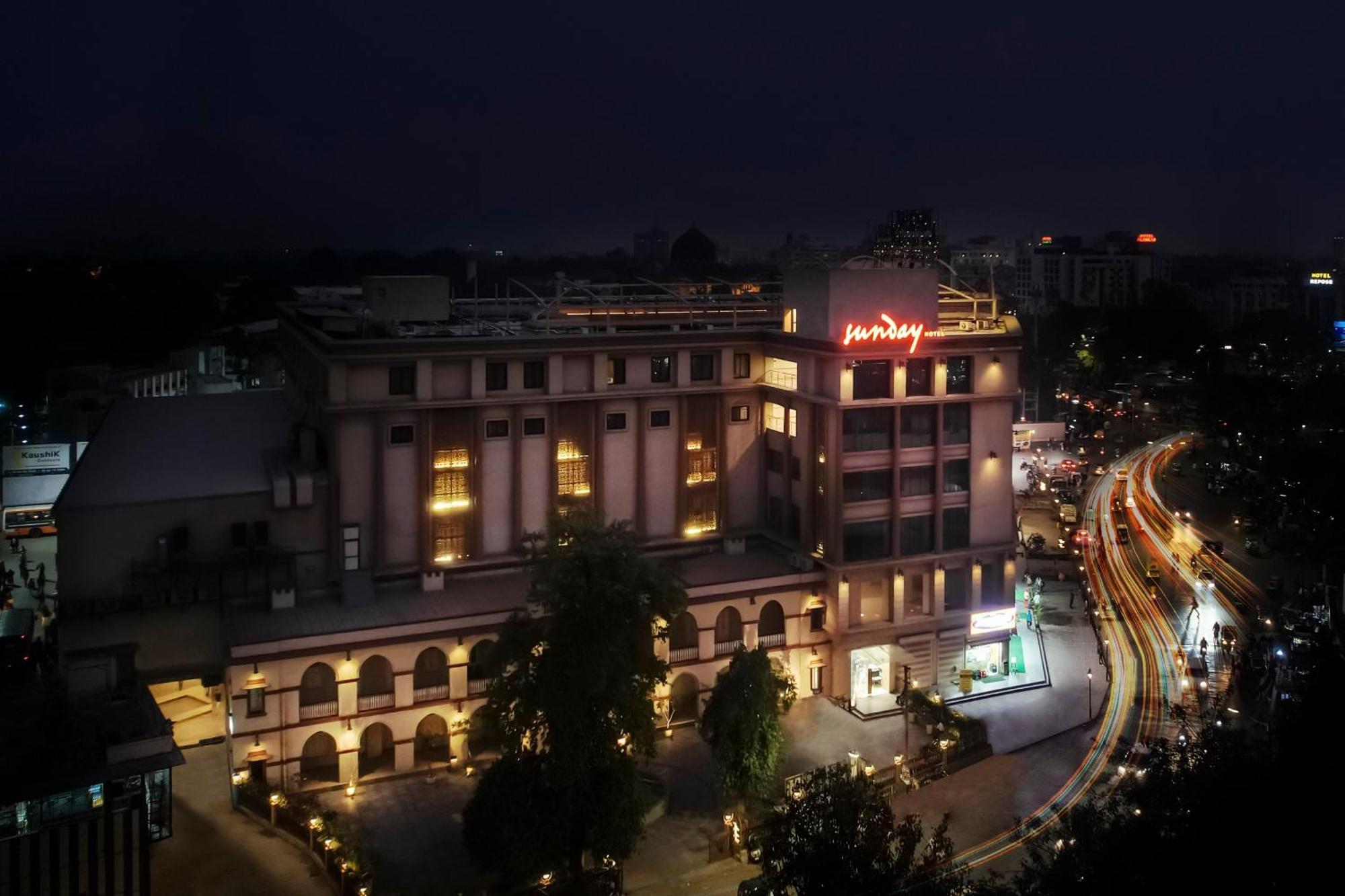 Hotel Sunday Vadodara